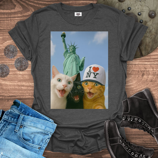 Selfie Cats at the Statue of Liberty T-shirt